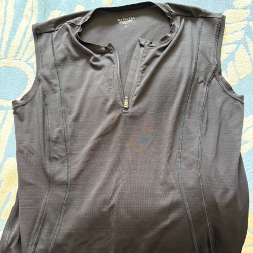 Athleta sport top with slimming boning and zip (size large)